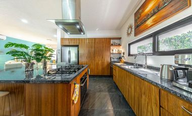 En venta: Casa Moderna en Residencial Valenia, Playa del Carmen