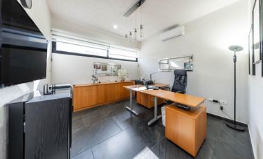 En venta: Casa Moderna en Residencial Valenia, Playa del Carmen