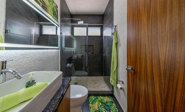 En venta: Casa Moderna en Residencial Valenia, Playa del Carmen