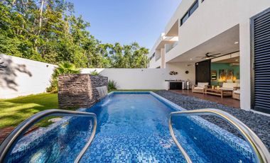 En venta: Casa Moderna en Residencial Valenia, Playa del Carmen