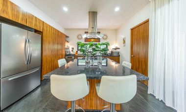 En venta: Casa Moderna en Residencial Valenia, Playa del Carmen