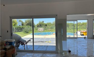 VENTA CASA EN LA ARBOLADA 3 DORMITORIOS