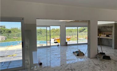 VENTA CASA EN LA ARBOLADA 3 DORMITORIOS