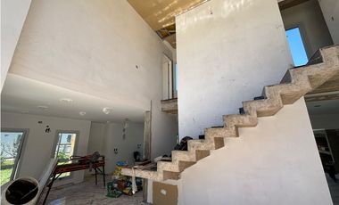 VENTA CASA EN LA ARBOLADA 3 DORMITORIOS