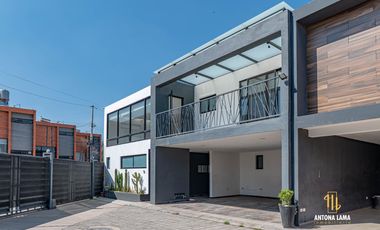 Casa en Renta en Santiago Momoxpan, con recámara en planta baja