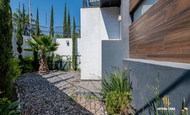 Casa en Renta en Santiago Momoxpan, con recámara en planta baja