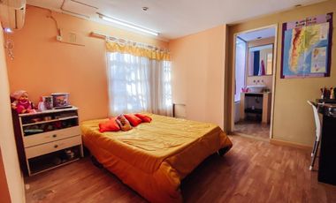 Casa en venta - 4 dormitorios 4 baños - 186mts2 - La Plata