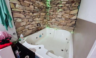 Casa en venta - 4 dormitorios 4 baños - 186mts2 - La Plata
