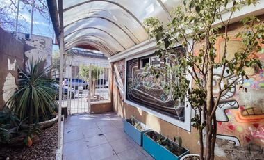 Casa en venta - 4 dormitorios 4 baños - 186mts2 - La Plata