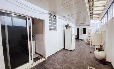 Casa en venta - 4 dormitorios 4 baños - 186mts2 - La Plata