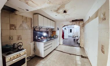 Casa en venta - 4 dormitorios 4 baños - 186mts2 - La Plata