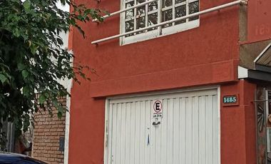 Casa en venta - 4 dormitorios 4 baños - 186mts2 - La Plata