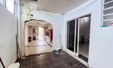 Casa en venta - 4 dormitorios 4 baños - 186mts2 - La Plata