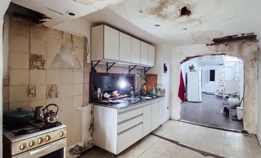Casa en venta - 4 dormitorios 4 baños - 186mts2 - La Plata