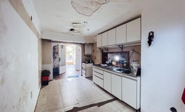 Casa en venta - 4 dormitorios 4 baños - 186mts2 - La Plata