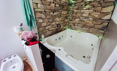 Casa en venta - 4 dormitorios 4 baños - 186mts2 - La Plata