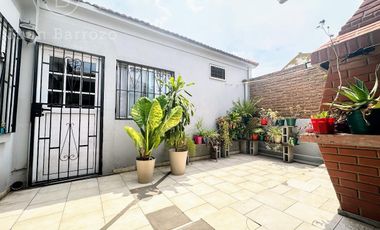 Departamento en  Planta Alta de 3 ambientes con patio.