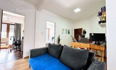 Departamento en  Planta Alta de 3 ambientes con patio.