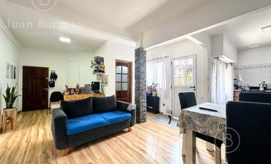Departamento en  Planta Alta de 3 ambientes con patio.