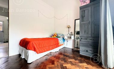 Departamento en  Planta Alta de 3 ambientes con patio.