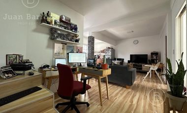 Departamento en  Planta Alta de 3 ambientes con patio.