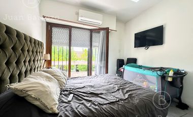 Departamento en  Planta Alta de 3 ambientes con patio.
