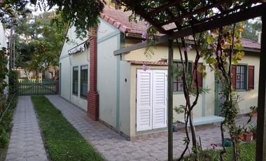 Casa en venta - 5 Dormitorios 3 Baños 2 Cocheras - 403Mts2 - Mar del Tuyú