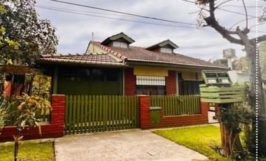 Casa en venta - 5 Dormitorios 3 Baños 2 Cocheras - 403Mts2 - Mar del Tuyú