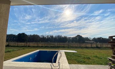 Casa de 4 Ambientes - Venta - Pileta - Barrio Lares de Canning