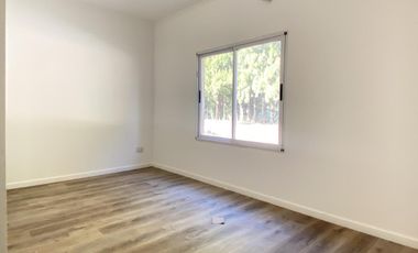 Casa de 4 Ambientes - Venta - Pileta - Barrio Lares de Canning