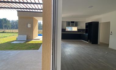 Casa de 4 Ambientes - Venta - Pileta - Barrio Lares de Canning