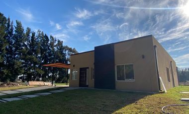 Casa de 4 Ambientes - Venta - Pileta - Barrio Lares de Canning