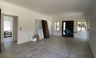 Casa de 4 Ambientes - Venta - Pileta - Barrio Lares de Canning
