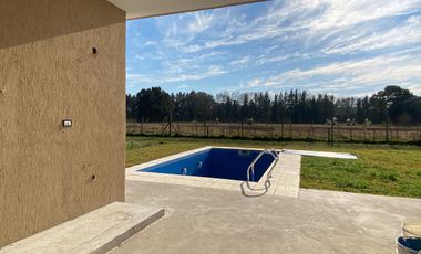 Casa de 4 Ambientes - Venta - Pileta - Barrio Lares de Canning