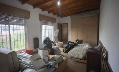 Casa en PH 4 dormitorios,  garage y fondo libre- Lomas de Zamora Oeste