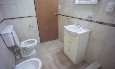 Casa en PH 4 dormitorios,  garage y fondo libre- Lomas de Zamora Oeste