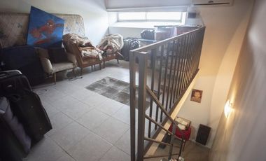Casa en PH 4 dormitorios,  garage y fondo libre- Lomas de Zamora Oeste
