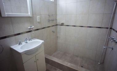 Casa en PH 4 dormitorios,  garage y fondo libre- Lomas de Zamora Oeste