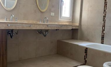 Venta- 5 ambientes- Departamento - Buenos Aires 601-  Área Centro Este
