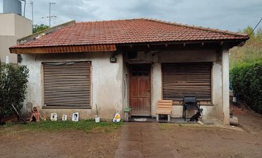 Casa tipo chalet  en venta City Bell entre caminos