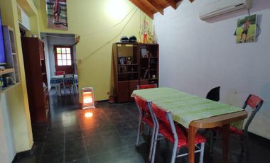 Casa tipo chalet  en venta City Bell entre caminos