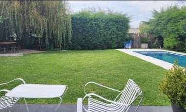 Excelente Propiedad en 2 Plantas con Piscina