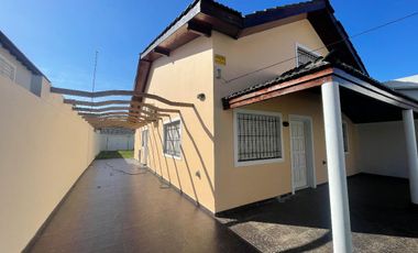 Casa en venta - 3 dormitorios 2 baños - 170mts2  - San Clemente Del Tuyú