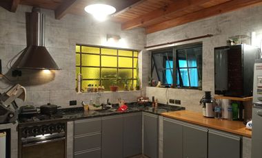 EXCELENTE CASA DE 8 AMBIENTES EN LOTE DE 1000m2- San Bernardo Del Tuyu