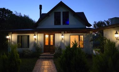 EXCELENTE CASA DE 8 AMBIENTES EN LOTE DE 1000m2- San Bernardo Del Tuyu