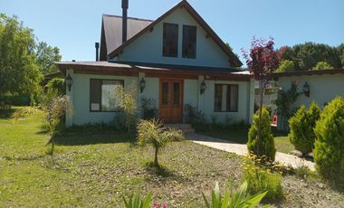 EXCELENTE CASA DE 8 AMBIENTES EN LOTE DE 1000m2- San Bernardo Del Tuyu