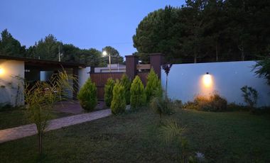 EXCELENTE CASA DE 8 AMBIENTES EN LOTE DE 1000m2- San Bernardo Del Tuyu