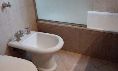 Casa en venta - 3 Dormitorios 3 Baños - Cochera - 381Mts2 - Vicente López