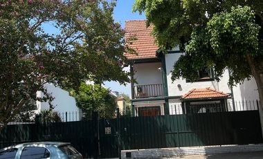 Casa en venta - 3 Dormitorios 3 Baños - Cochera - 381Mts2 - Vicente López