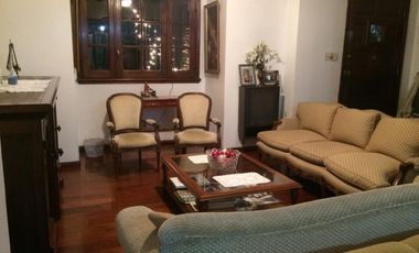 Casa en venta - 3 Dormitorios 3 Baños - Cochera - 381Mts2 - Vicente López